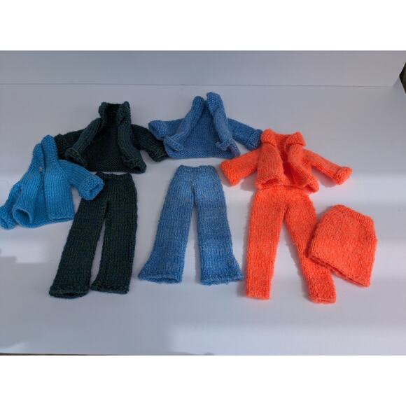 VTG 1960s Barbie Doll Lot w/ Case, Clothes, Blow-Up Furniture Accessories - Picture 4 of 11